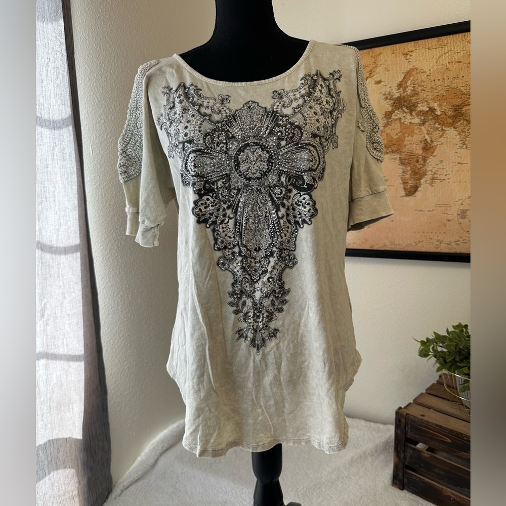 Voice of California cold shoulder stone wash top
